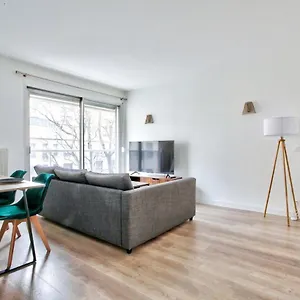 Quartier Pantheon Free Netflix Apartment